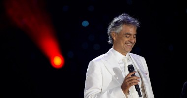 Stire din Cultură-Educație : Grăbiți-vă! 14 milioane lei biletul la concertul Andrea Bocelli