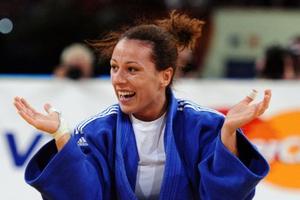Stire din Sport : Judo / Andreea Chițu - aur; Vlăduț Simionescu - bronz; la Cupa Mondială de la Jeju (Coreea de Sud)