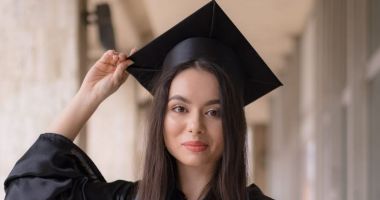 Stire din Cultură-Educație : Andreea Mitrofan, absolventa cu cea mai mare medie la Bacalaureat 2024: ”Nu m-am meditat nici măcar o oră”