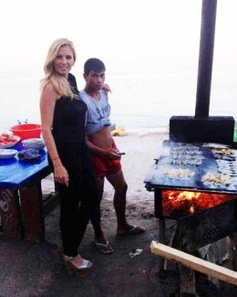Stire din Monden : Andreea Bănică și-a sărbătorit  ziua de naștere pe plajă
