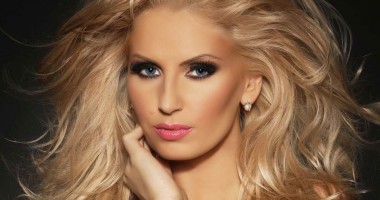Stire din Monden : Andreea Bănică, scandal cu soțul