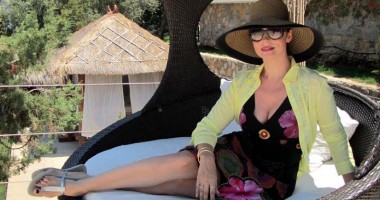 Stire din Monden : Iubitul turc se joacă "alba-neagra" cu inima Andreei Marin