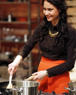 Stire din Monden : Andreea de la MasterChef, dată de gol  de "amant"