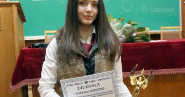Eveniment de excepție la Colegiul Național "Mircea cel Bătrân" / Medalia de recunoștință pentru Andreea Scînteie - 2