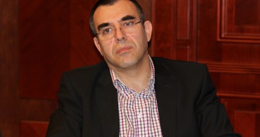 Stire din Economie : Andrei Popa, respins din nou de protestatarii din Port