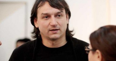 Stire din Sport : Andrei Păunescu a cedat către CS Universitatea Craiova folosirea imnului "Cântec pentru Oltenia"