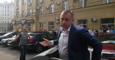 Scene ireale: Viceprimar aruncat la tomberon de cetățenii furioși - VIDEO