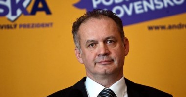 Stire din Actualitate : Slovacia: Milionarul Andrej Kiska, învestit în funcția de președinte. Oameni ai străzii, invitați la dejunul oficial
