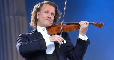 Stire din Cultură-Educație : CONCERTELE anului 2015 la București: André Rieu, Robbie Williams, Marc Anthony