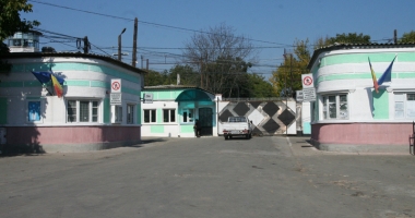 Stire din Eveniment : Angajată a Penitenciarului  Poarta Albă, sechestrată  de doi deținuți. "Cerem  demisia conducerii"