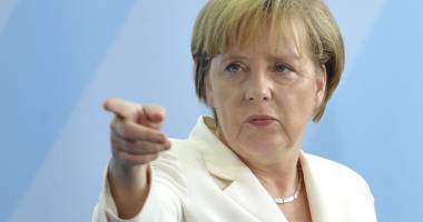 Stire din Actualitate : Angela Merkel: Refugiații trebuie să se întoarcă în țările lor după încheierea războiului