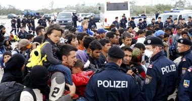 Stire din Actualitate : Angela Merkel respinge ideea unei axe Germania-Austria-Italia împotriva migrației