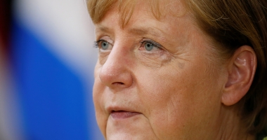 Stire din Actualitate : Angela Merkel: Poziția recalcitrantă a Ungariei privind refugiații este ''inacceptabilă''