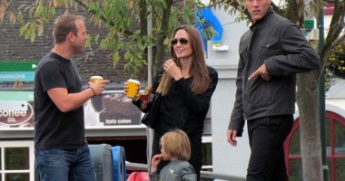 FOTO: Ce face Angelina când Brad nu este acasă - 2
