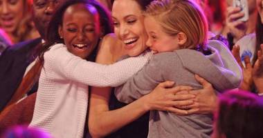 Stire din Monden : Angelina Jolie, la prima APARIȚIE PUBLICĂ după extirparea ovarelor