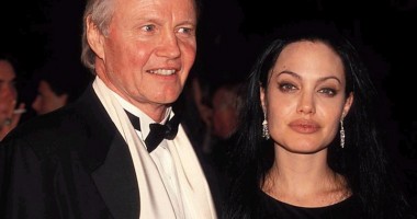 Stire din Monden : Jon Voight, tatăl Angelinei Jolie, se află într-o vizită privată în România
