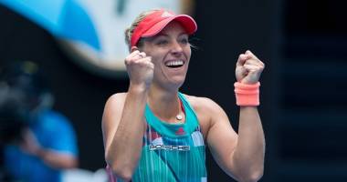 Stire din Sport : Tenis / Angelique Kerber a câștigat turneul Australian Open. Simona Halep pierde locul 2 WTA