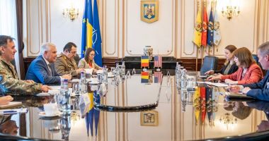 Stire din Eveniment : Ambasadorul SUA la București și ministrul Apărării au discutat despre modernizarea bazei militare „Mihail Kogălniceanu”