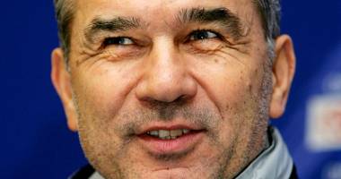 Stire din Sport : Anghel Iordănescu, înaintat în gradul de general-locotenent