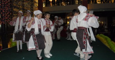 Stire din Cultură-Educație : Cum au sărbătorit elevii ziua Școlii "Anghel Saligny"