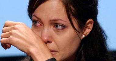 Stire din Monden : Angelina Jolie, ÎN DOLIU. Cancerul a făcut o nouă victimă în familia actriței