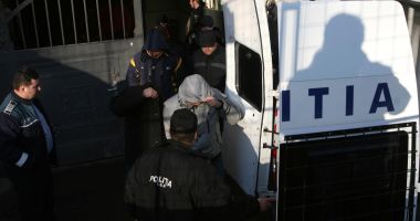 Stire din Eveniment : Au jefuit o sală de jocuri și au fugit cu banii în Anglia. Cei doi bărbați au fost arestați