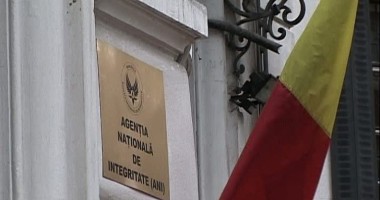 Stire din Politică-Administrație : "Au crescut sesizările de la cetățeni privind incompatibilități ale aleșilor locali"