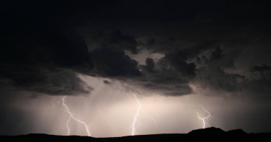 Stire din Social : ALERTĂ meteo: Cod galben de furtuni timp de două zile/ HARTA zonelor vizate
