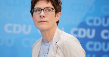 Stire din Actualitate : Annegret Kramp-Karrenbauer nu va candida la postul de cancelar