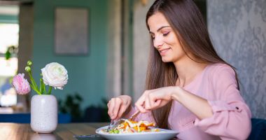 Stire din Sănătate : Nu vă mai înfometați! Anorexia poate avea consecințe grave
