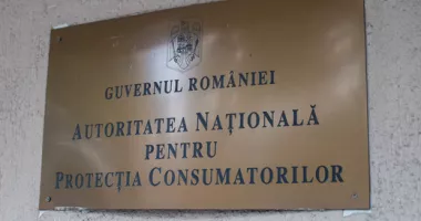 Stire din Social : ANPC a dat amenzi de 30.000 de lei în cazul panourilor cu mesaje despre cezariană din București