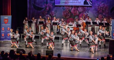 Stire din Cultură-Educație : Ansamblul „Izvoare Dobrogene”, pe scena Festivalului Naţional de Folclor de la Iaşi
