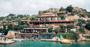 Stire din Actualitate : Dacă ai rezervat vacanța în Turcia, verifică dacă mai ai cazare. Ce decizie au luat autoritățile de la Ankara