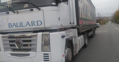 Stire din Economie : Antifrauda a descoperit trei imigranți ilegali într-un autotren
