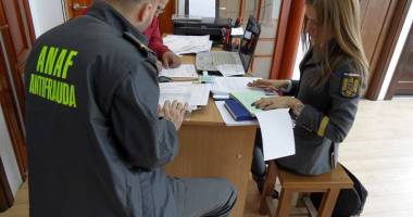 Stire din Economie : Șase!  Antifrauda lucrează  și în tura de noapte