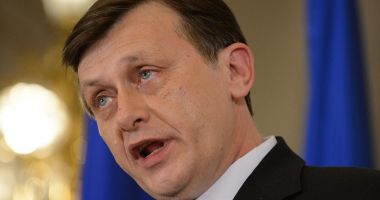 Stire din Politică-Administrație : Crin Antonescu: „Am trăit în ultimii opt ani din veniturile soției și din economiile mele”