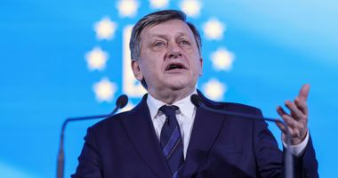 Stire din Actualitate : Crin Antonescu: “Dacă voi fi președintele României, nu vom trimite trupe în Ucraina. Punct!”