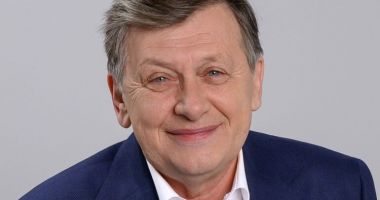 Stire din Politică-Administrație : Crin Antonescu și-a anunțat demisia din PNL înaintea înregistrării candidaturii la prezidențiale