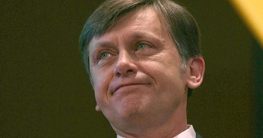 Stire din Politică-Administrație : De ce a fost scos Crin Antonescu de pe lista de protocol de la Cotroceni