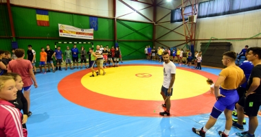 Stire din Sport : Antrenament cu grecii, pentru luptătorii din județul Constanța