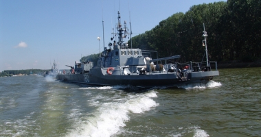 Stire din Eveniment : Antrenamente pe Dunăre ale navelor militare fluviale