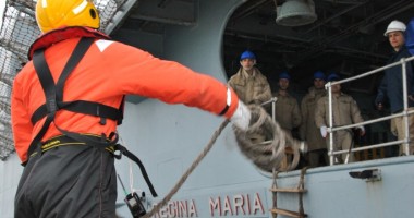 Stire din Eveniment : Antrenamente pe mare cu elicopterul Puma
