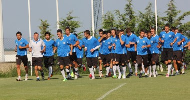 Stire din Sport : Fotbal / FC Viitorul se reunește, mâine, la Complexul Sportiv al Academiei Hagi