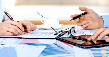 Stire din Economie : Anul "revoluției fiscale"  începe cu creșteri salariale