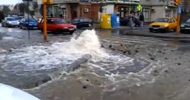 Stire din Social : Fântână arteziană în Km 4-5. S-a spart o conductă RAJA / Galerie foto și video