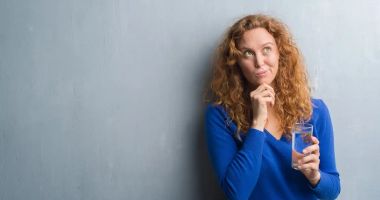 Stire din Sănătate : Apa alcalină contribuie la detoxifierea organismului