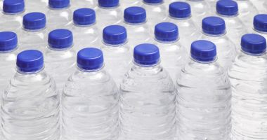 Stire din Social : Renunţă românii la apa îmbuteliată? Iată ce alternative au găsit