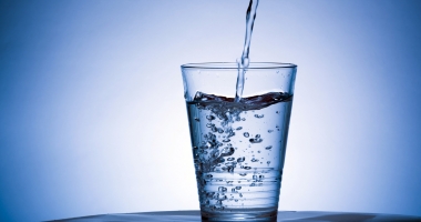 Stire din Social : Aqua Carpatica se apără: "NIMENI nu a reușit să aducă pe masă o altă apă minerală care să aibă nivelul de nitrați zero"