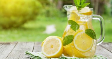 Stire din Sănătate : Apa caldă cu lămâie are multiple beneficii pentru organism