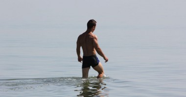 Stire din Sănătate : Apa mării, excelentă pentru îmbăiere